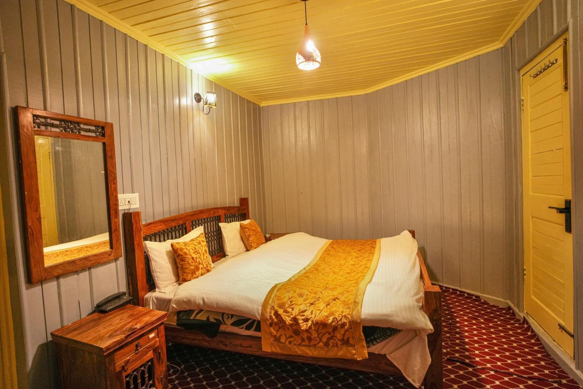Hotel Little Silver Pahalgām Eksteriør bilde